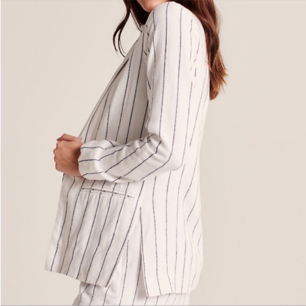 NWT Abercrombie A&F Linen Blend White Blue Striped Blazer XS M26